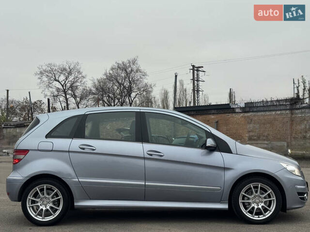 Серый Мерседес Б-класс, объемом двигателя 1.7 л и пробегом 119 тыс. км за 8900 $, фото 15 на Automoto.ua