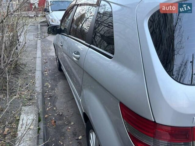 Сірий Мерседес Б-клас, об'ємом двигуна 1.7 л та пробігом 204 тис. км за 9000 $, фото 6 на Automoto.ua