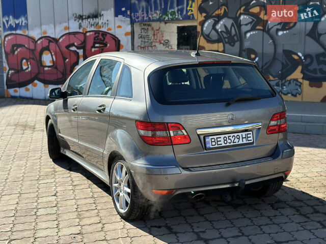 Серый Мерседес Б-класс, объемом двигателя 1.7 л и пробегом 213 тыс. км за 8799 $, фото 3 на Automoto.ua