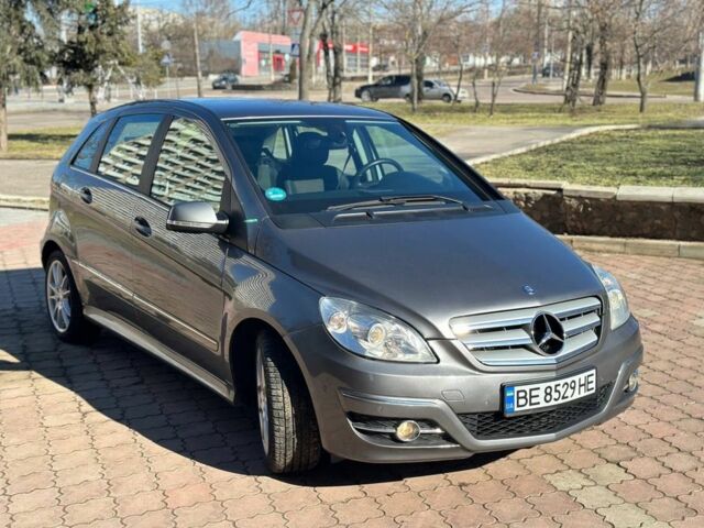 Серый Мерседес Б-класс, объемом двигателя 1.7 л и пробегом 213 тыс. км за 8499 $, фото 1 на Automoto.ua