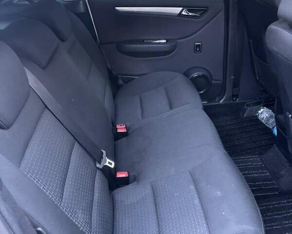 Сірий Мерседес Б-клас, об'ємом двигуна 1.7 л та пробігом 204 тис. км за 9000 $, фото 8 на Automoto.ua