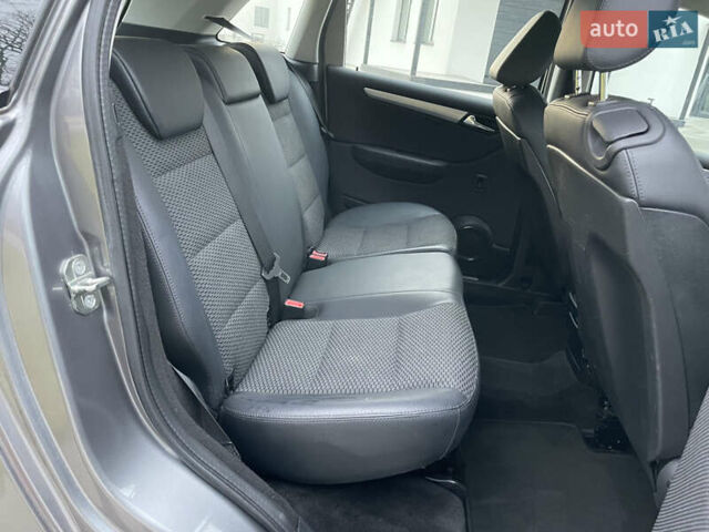 Сірий Мерседес Б-клас, об'ємом двигуна 1.7 л та пробігом 195 тис. км за 8300 $, фото 25 на Automoto.ua