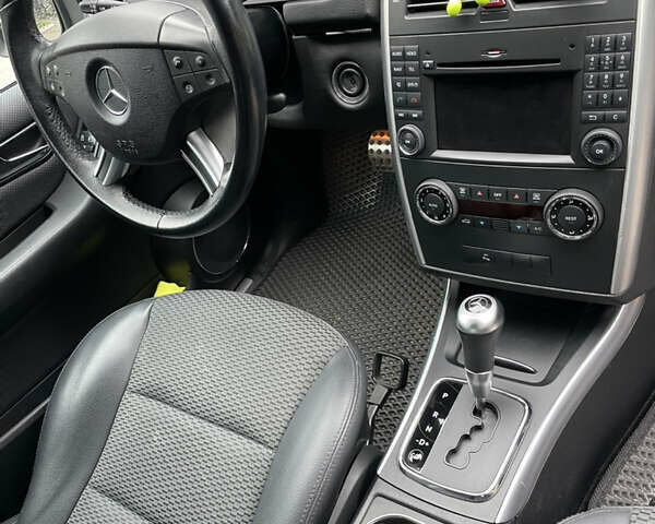 Сірий Мерседес Б-клас, об'ємом двигуна 2.03 л та пробігом 103 тис. км за 10700 $, фото 6 на Automoto.ua