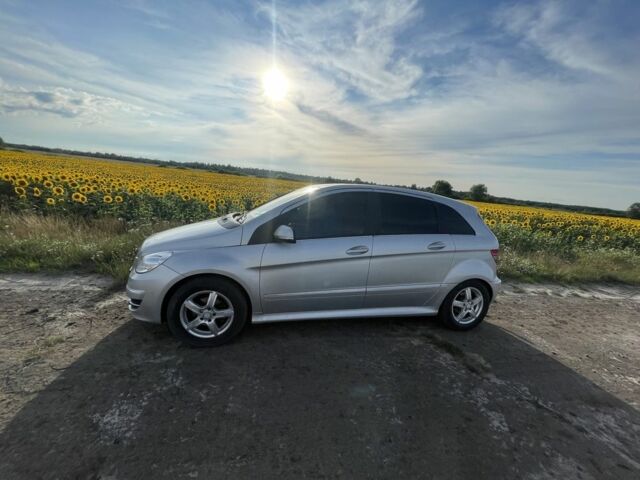 Серый Мерседес Б-класс, объемом двигателя 1.7 л и пробегом 215 тыс. км за 8200 $, фото 1 на Automoto.ua