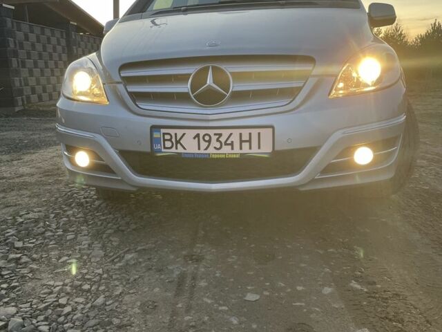 Серый Мерседес Б-класс, объемом двигателя 1.7 л и пробегом 215 тыс. км за 8200 $, фото 3 на Automoto.ua