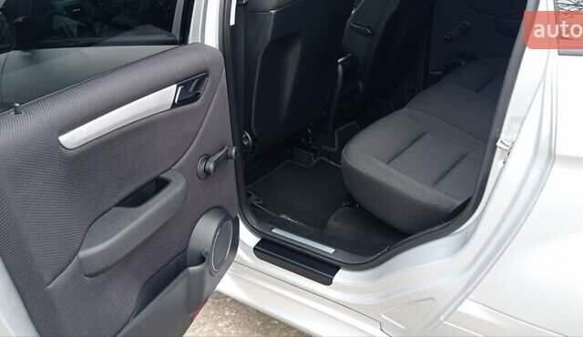 Серый Мерседес Б-класс, объемом двигателя 1.99 л и пробегом 254 тыс. км за 9300 $, фото 32 на Automoto.ua