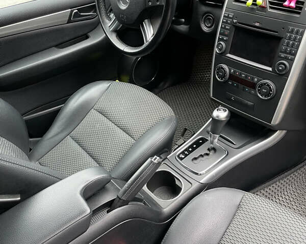 Сірий Мерседес Б-клас, об'ємом двигуна 2.03 л та пробігом 103 тис. км за 10700 $, фото 10 на Automoto.ua