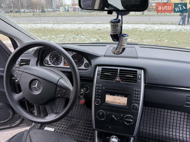 Сірий Мерседес Б-клас, об'ємом двигуна 1.99 л та пробігом 180 тис. км за 8200 $, фото 16 на Automoto.ua