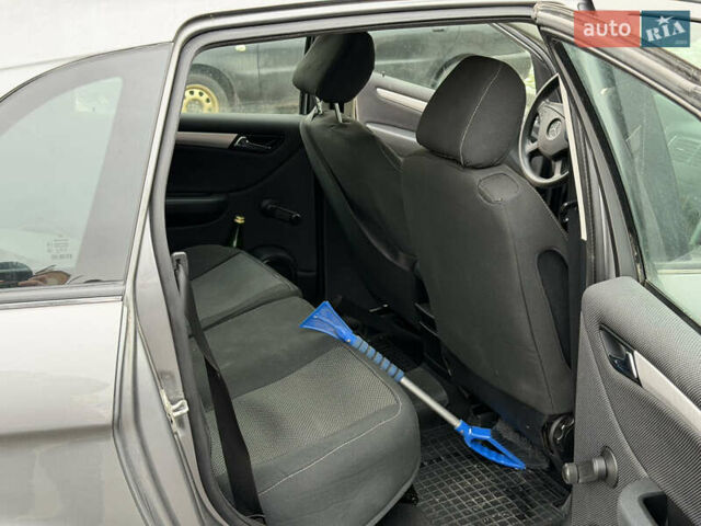 Сірий Мерседес Б-клас, об'ємом двигуна 1.99 л та пробігом 180 тис. км за 8200 $, фото 10 на Automoto.ua