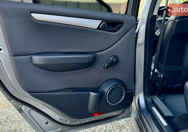 Серый Мерседес Б-класс, объемом двигателя 2.03 л и пробегом 178 тыс. км за 8950 $, фото 45 на Automoto.ua