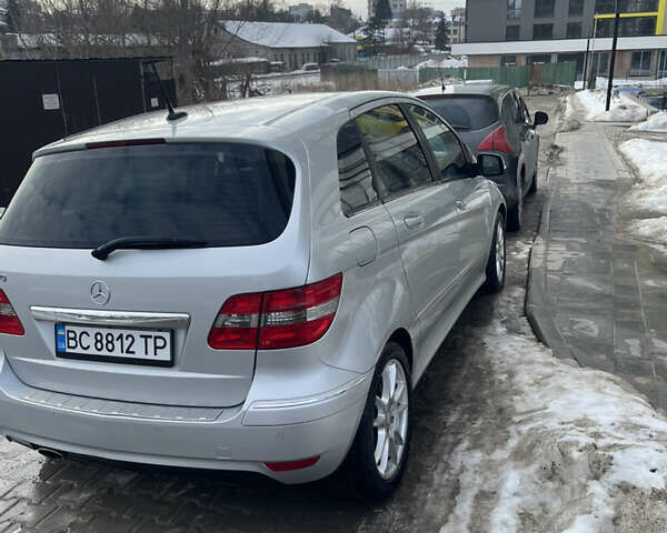 Сірий Мерседес Б-клас, об'ємом двигуна 2 л та пробігом 104 тис. км за 10300 $, фото 2 на Automoto.ua