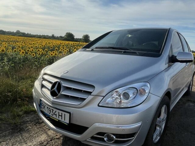 Серый Мерседес Б-класс, объемом двигателя 1.7 л и пробегом 215 тыс. км за 8200 $, фото 2 на Automoto.ua