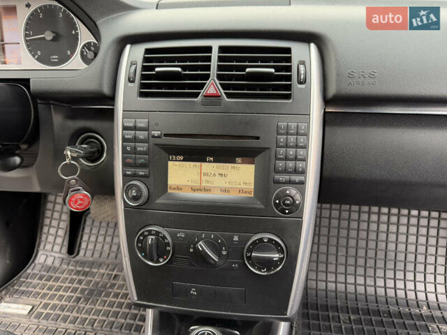 Сірий Мерседес Б-клас, об'ємом двигуна 1.99 л та пробігом 180 тис. км за 8200 $, фото 13 на Automoto.ua
