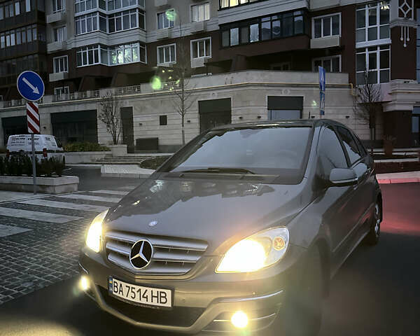 Серый Мерседес Б-класс, объемом двигателя 1.99 л и пробегом 174 тыс. км за 7500 $, фото 3 на Automoto.ua