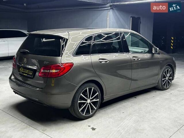 Серый Мерседес Б-класс, объемом двигателя 1.8 л и пробегом 190 тыс. км за 14500 $, фото 5 на Automoto.ua