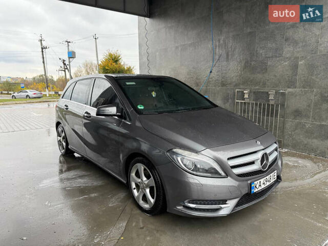 Мерседес Б-клас 2012 у Володарке на Automoto.ua Сірий Мерседес Б-клас, об'ємом двигуна 1.8 л та пробігом 298 тис. км за 14700 $, фото 2 на Automoto.ua