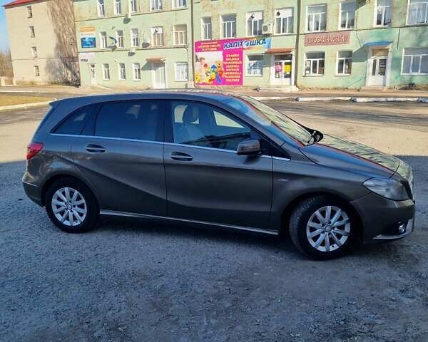 Серый Мерседес Б-класс, объемом двигателя 1.8 л и пробегом 254 тыс. км за 11200 $, фото 6 на Automoto.ua