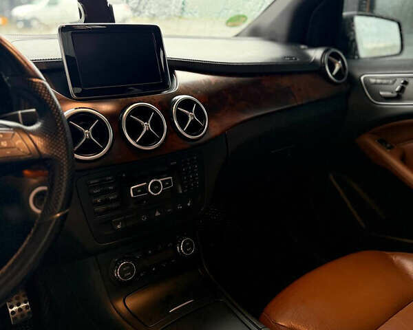 Мерседес Б-клас 2012 у Володарке на Automoto.ua Сірий Мерседес Б-клас, об'ємом двигуна 1.8 л та пробігом 298 тис. км за 14700 $, фото 10 на Automoto.ua