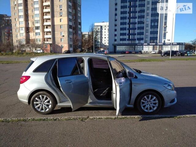 Серый Мерседес Б-класс, объемом двигателя 1.8 л и пробегом 122 тыс. км за 11900 $, фото 2 на Automoto.ua