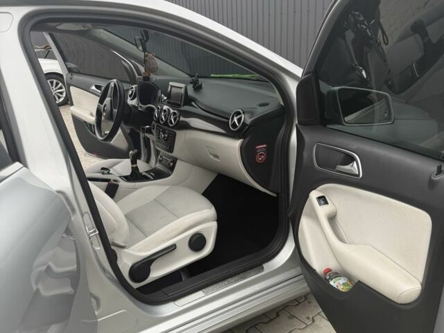 Серый Мерседес Б-класс, объемом двигателя 1.5 л и пробегом 156 тыс. км за 12500 $, фото 5 на Automoto.ua