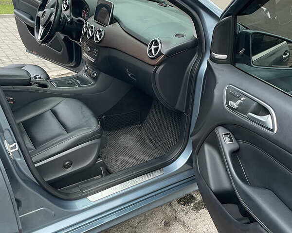 Серый Мерседес Б-класс, объемом двигателя 0 л и пробегом 164 тыс. км за 8500 $, фото 17 на Automoto.ua