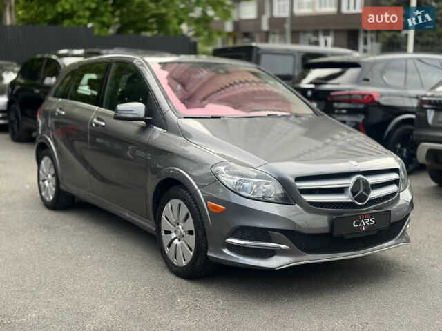 Серый Мерседес Б-класс, объемом двигателя 0 л и пробегом 68 тыс. км за 8300 $, фото 2 на Automoto.ua