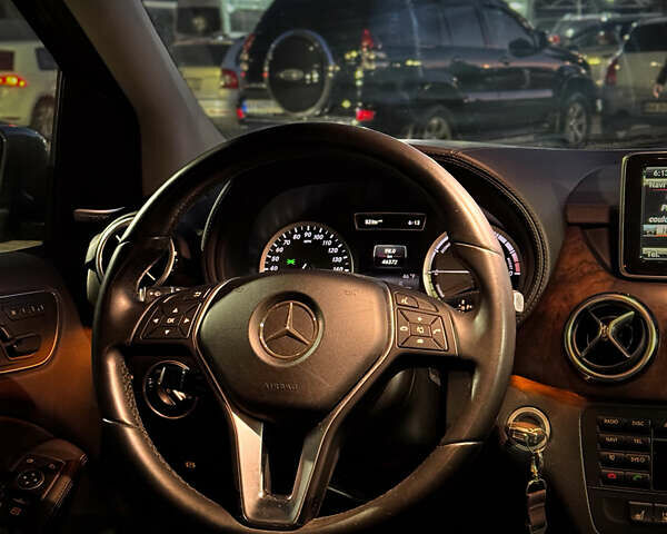 Серый Мерседес Б-класс, объемом двигателя 0 л и пробегом 47 тыс. км за 12400 $, фото 9 на Automoto.ua