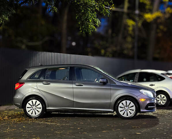 Серый Мерседес Б-класс, объемом двигателя 0 л и пробегом 47 тыс. км за 12400 $, фото 1 на Automoto.ua