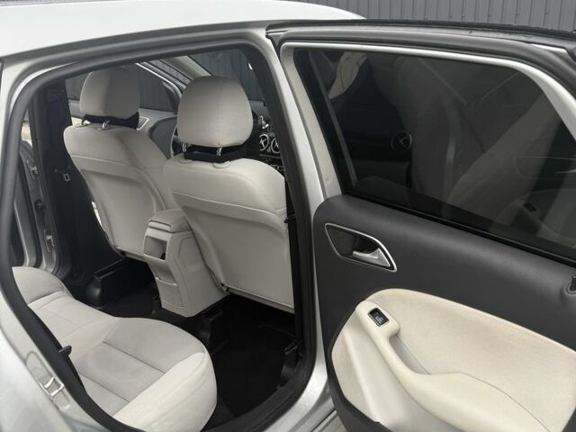 Серый Мерседес Б-класс, объемом двигателя 1.5 л и пробегом 156 тыс. км за 12500 $, фото 7 на Automoto.ua