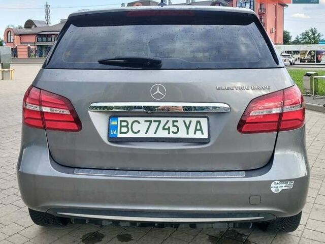 Сірий Мерседес Б-клас, об'ємом двигуна 0 л та пробігом 120 тис. км за 9500 $, фото 4 на Automoto.ua
