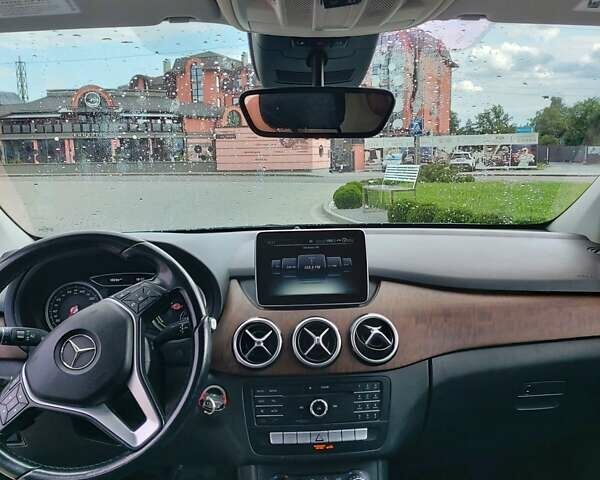 Сірий Мерседес Б-клас, об'ємом двигуна 0 л та пробігом 120 тис. км за 9500 $, фото 11 на Automoto.ua