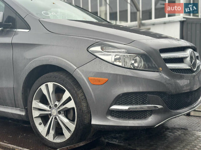 Сірий Мерседес Б-клас, об'ємом двигуна 0 л та пробігом 144 тис. км за 8500 $, фото 4 на Automoto.ua