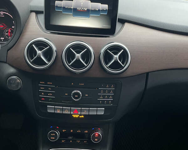 Серый Мерседес Б-класс, объемом двигателя 0 л и пробегом 164 тыс. км за 8500 $, фото 19 на Automoto.ua