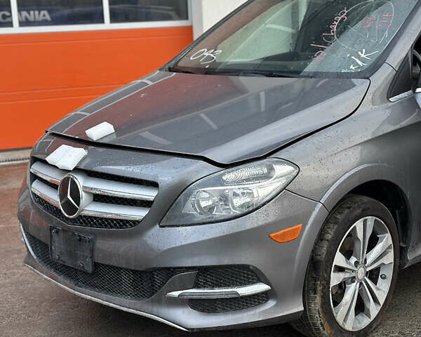 Сірий Мерседес Б-клас, об'ємом двигуна 0 л та пробігом 144 тис. км за 8500 $, фото 1 на Automoto.ua