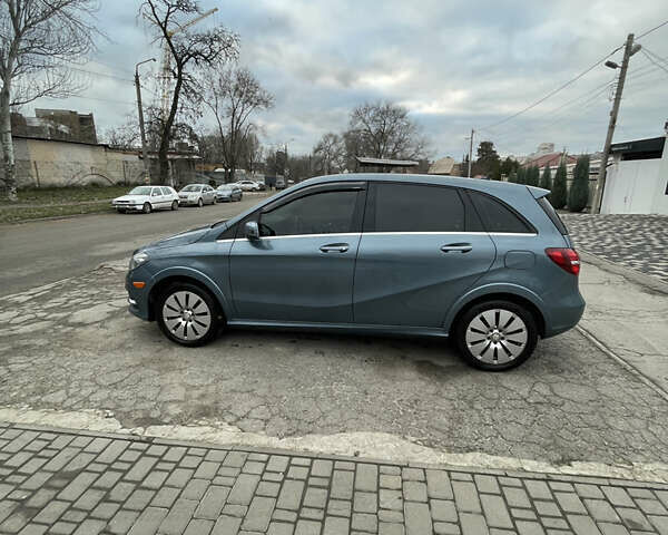 Серый Мерседес Б-класс, объемом двигателя 0 л и пробегом 164 тыс. км за 8500 $, фото 1 на Automoto.ua