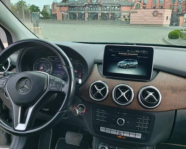 Сірий Мерседес Б-клас, об'ємом двигуна 0 л та пробігом 120 тис. км за 9500 $, фото 8 на Automoto.ua