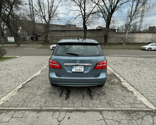 Серый Мерседес Б-класс, объемом двигателя 0 л и пробегом 164 тыс. км за 8500 $, фото 3 на Automoto.ua