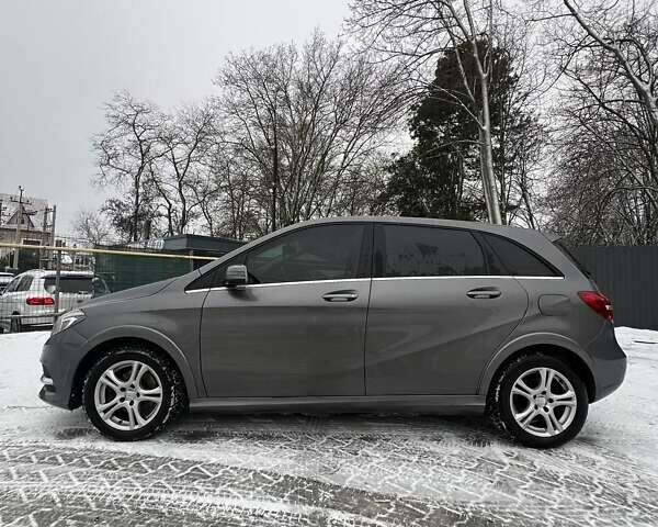 Сірий Мерседес Б-клас, об'ємом двигуна 0 л та пробігом 106 тис. км за 10000 $, фото 6 на Automoto.ua