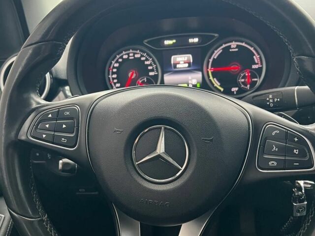 Сірий Мерседес Б-клас, об'ємом двигуна 0 л та пробігом 106 тис. км за 10000 $, фото 9 на Automoto.ua