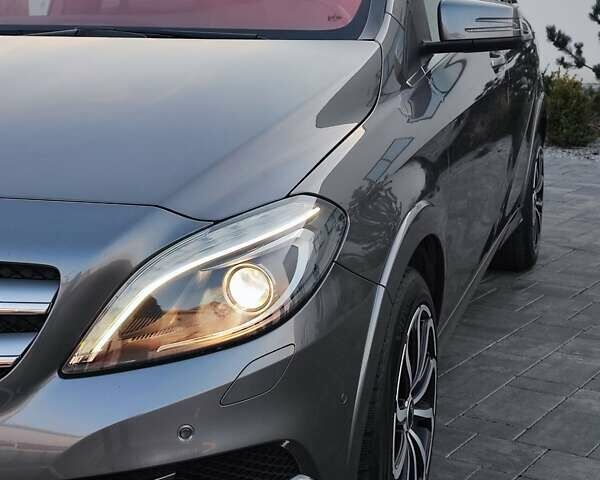 Серый Мерседес Б-класс, объемом двигателя 0 л и пробегом 120 тыс. км за 10400 $, фото 18 на Automoto.ua