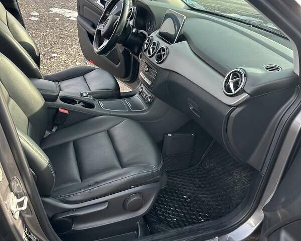 Сірий Мерседес Б-клас, об'ємом двигуна 0 л та пробігом 87 тис. км за 12500 $, фото 17 на Automoto.ua