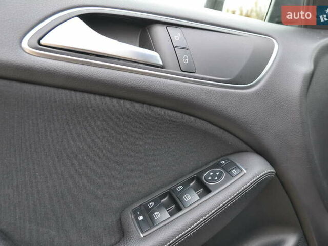 Серый Мерседес Б-класс, объемом двигателя 0 л и пробегом 112 тыс. км за 9999 $, фото 15 на Automoto.ua