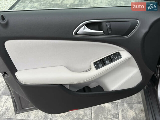 Сірий Мерседес Б-клас, об'ємом двигуна 0 л та пробігом 115 тис. км за 9450 $, фото 18 на Automoto.ua