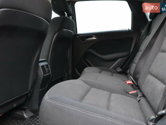 Серый Мерседес Б-класс, объемом двигателя 0 л и пробегом 112 тыс. км за 9999 $, фото 16 на Automoto.ua