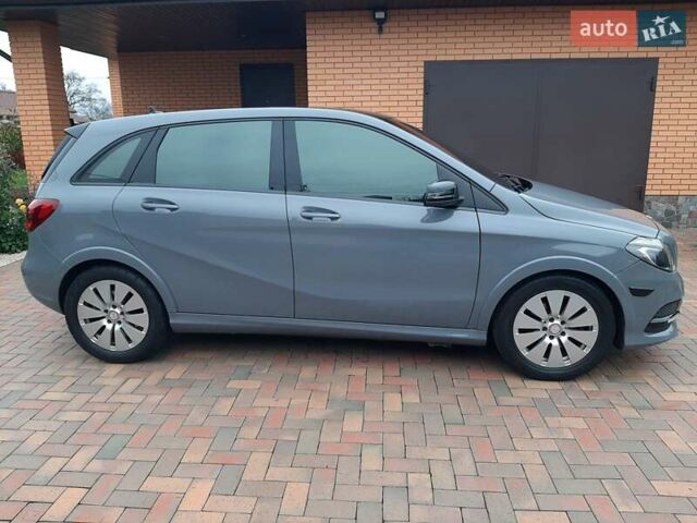 Серый Мерседес Б-класс, объемом двигателя 0 л и пробегом 181 тыс. км за 8500 $, фото 4 на Automoto.ua