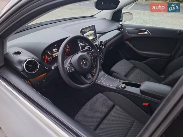 Серый Мерседес Б-класс, объемом двигателя 0 л и пробегом 45 тыс. км за 10500 $, фото 20 на Automoto.ua