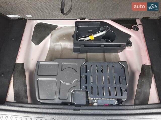 Серый Мерседес Б-класс, объемом двигателя 0 л и пробегом 181 тыс. км за 8500 $, фото 12 на Automoto.ua