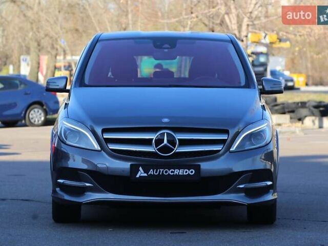 Серый Мерседес Б-класс, объемом двигателя 0 л и пробегом 144 тыс. км за 9900 $, фото 1 на Automoto.ua