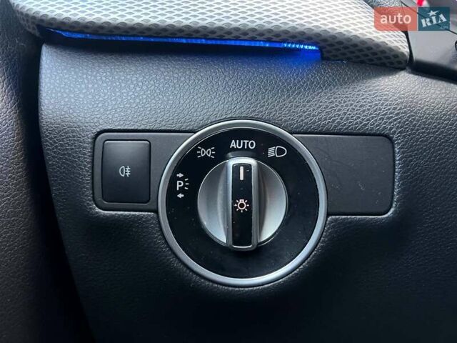 Сірий Мерседес Б-клас, об'ємом двигуна 0 л та пробігом 124 тис. км за 9900 $, фото 14 на Automoto.ua