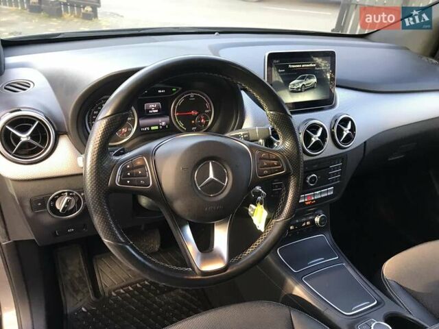 Серый Мерседес Б-класс, объемом двигателя 0 л и пробегом 164 тыс. км за 9599 $, фото 70 на Automoto.ua